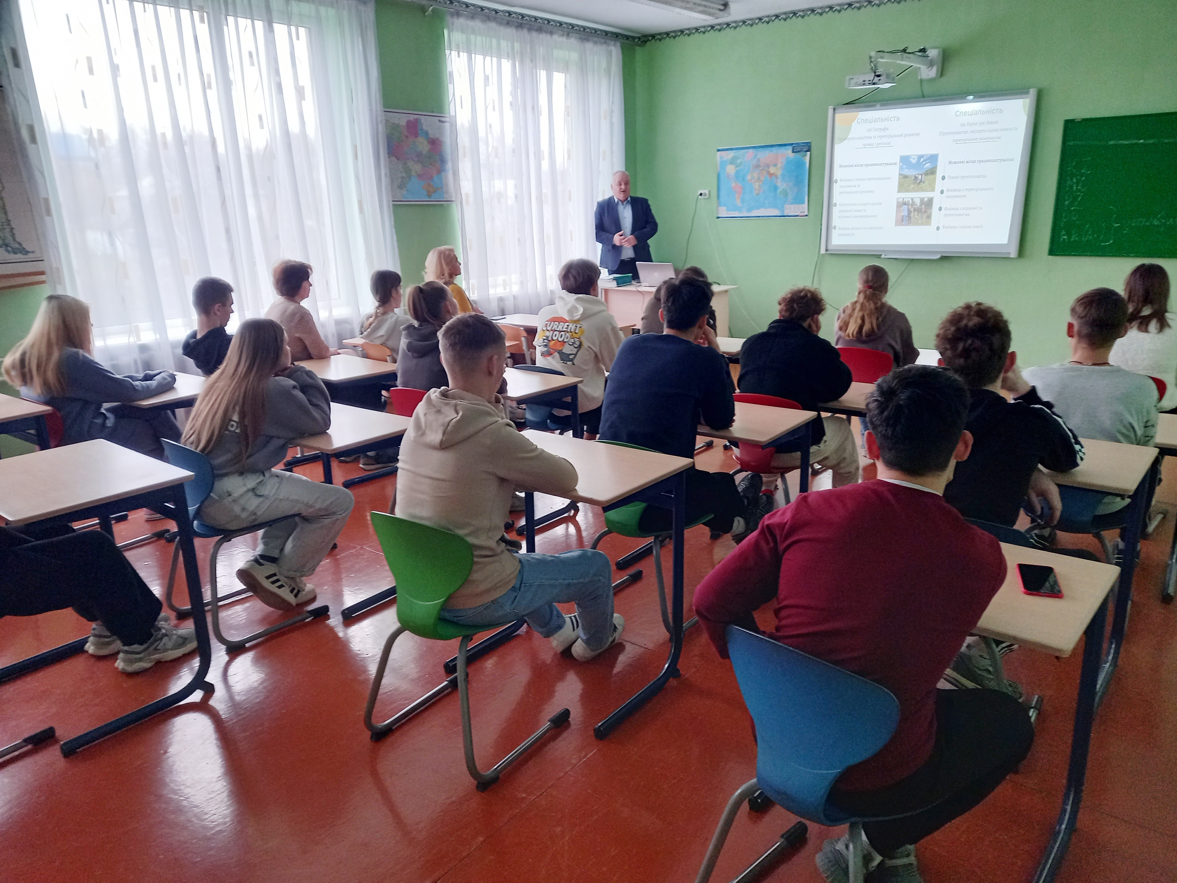  Зустріч з учнями в с.  Остап'є